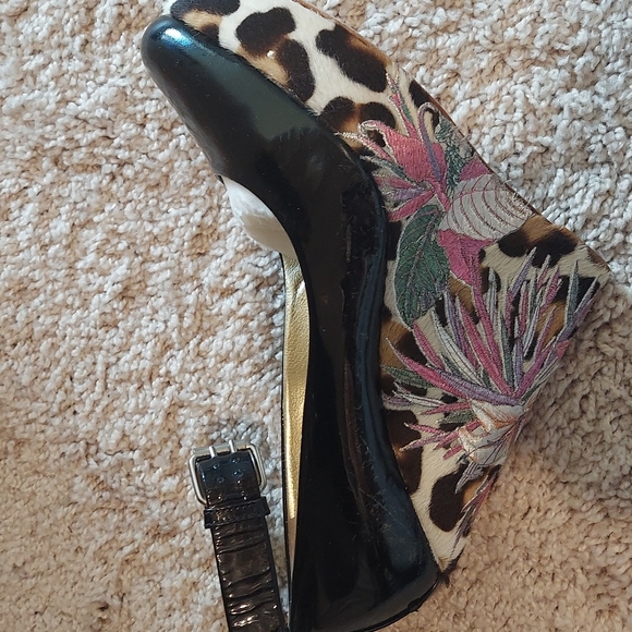 Shoes - Picture 5 of 5